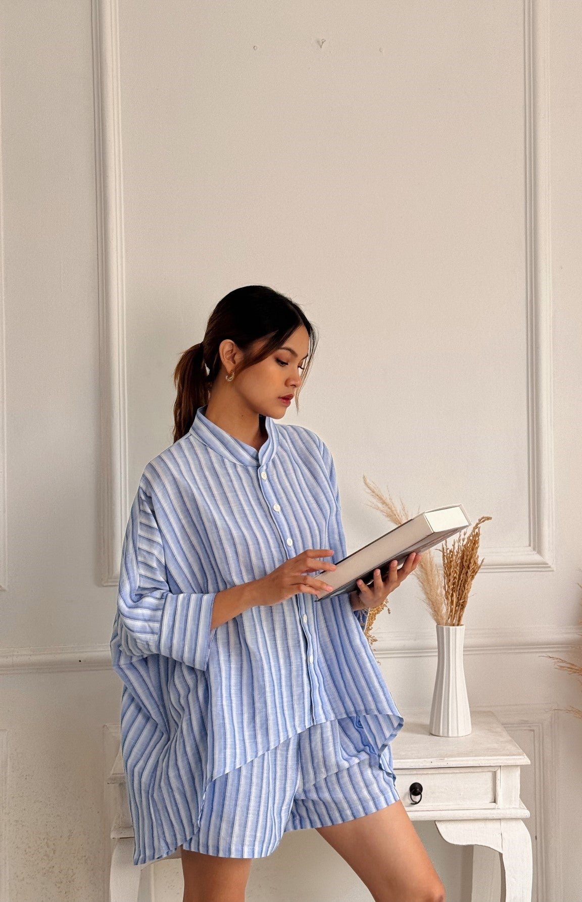 Women_oversized_shirt_wiht_blue_stipes.jpg